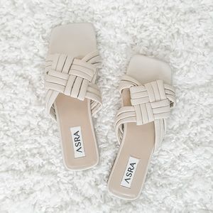 ASRA Sebra Leather Flat Sandals Off White